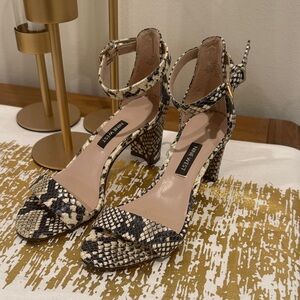 Nine West Black and Cream Snakeskin Heels